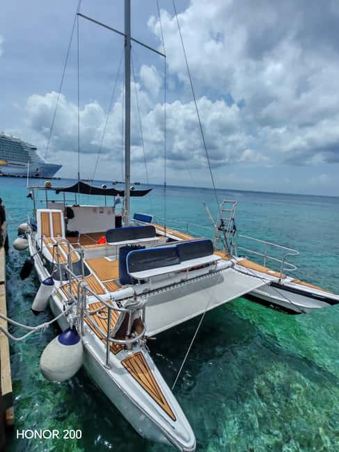 4 Hour Turtle Sanctuary Experience on a Luxury Catamarán - El Cielo starfish sands: red and orange on pristine white