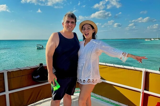 Catamaran Excursion + Open bar + Snorkeling at El Cielo - Stop 4: El Cielito Beach, on-water bar, music, and lunch
