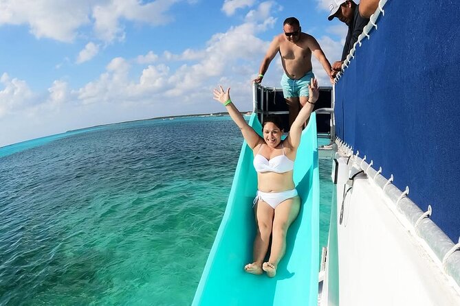 Catamaran Excursion + Open bar + Snorkeling at El Cielo - Equipment, boat comfort, and the language factor