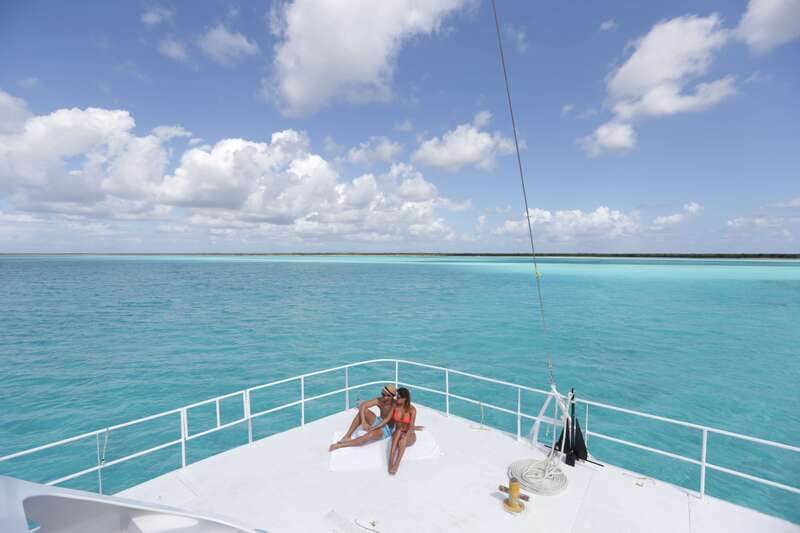 Cozumel: Catamaran, El Cielo Bay & Palancar Reef with Lunch - Downtown lunch and the live cultural show