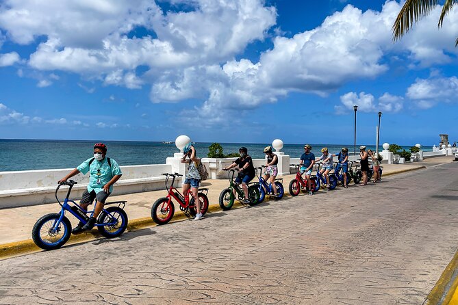 Cozumel: City Tour by E-bike - Stop 1 at 3 de Mayo Park: Corpus Christi and the church square