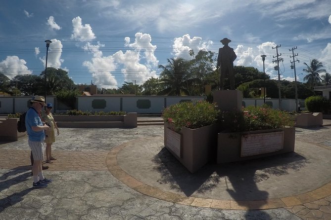 Cozumel History Walking Tour - Lunch at Joe’s Reggae Bar: the comfortable finish after walking