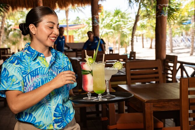 Cozumel: KUZÁ Beach Day, Buffet, Open Bar & Mexican Flavors Class - Unlimited buffet and standard open bar, plus how not to waste your hours