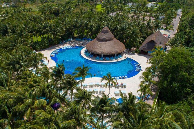 Cozumel: Paradise Beach Club All-Inclusive Day Pass - Service Style: Quick Drinks, Helpful Staff, and Your Tipping Call