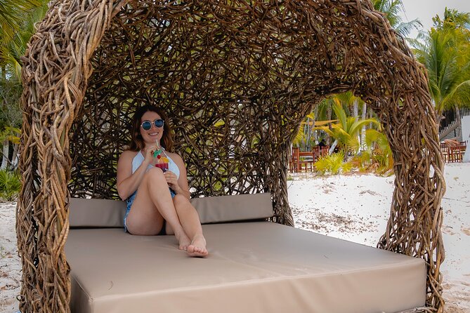 Cozumel Playa Palancar VIP All Inclusive Day Pass - Food and drinks: Mexican and seafood plus a real bar