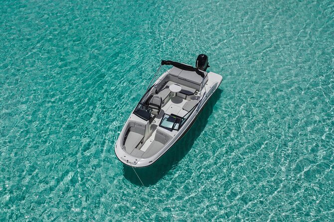 Deluxe Private Boats - 24 ft Sea Ray - The open bar, ceviche, and snack rhythm that keeps the day fun