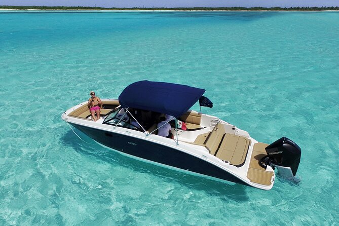 Deluxe Private Boats - 27 ft Sea Ray - A 27 ft Sea Ray Private Charter Is Built for Peace and Control