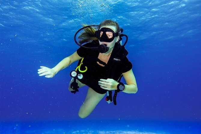 Discover Scuba Diving in Cozumel Paradise Reef - The break on the boat: snacks, water, and a reset for your second run