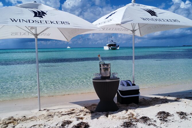 Lagoon 39ft Private Catamaran 5hr - El Cielo Full Experience - Food and top-shelf drinks, served like it’s the point