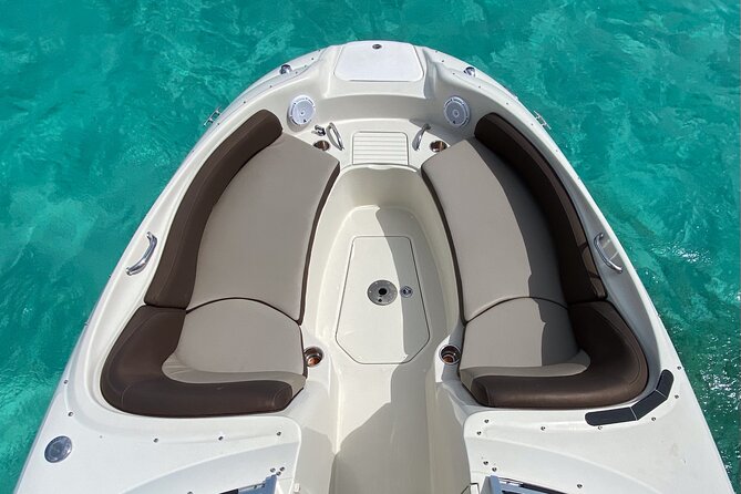 Private snorkeling with 23ft Sea Ray in San Miguel de Cozumel - The boat experience: comfort, drinks, and crew attention