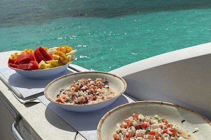 Yacht with visit to heaven cie service snorkell included - The open bar and snack plan, plus what to eat when